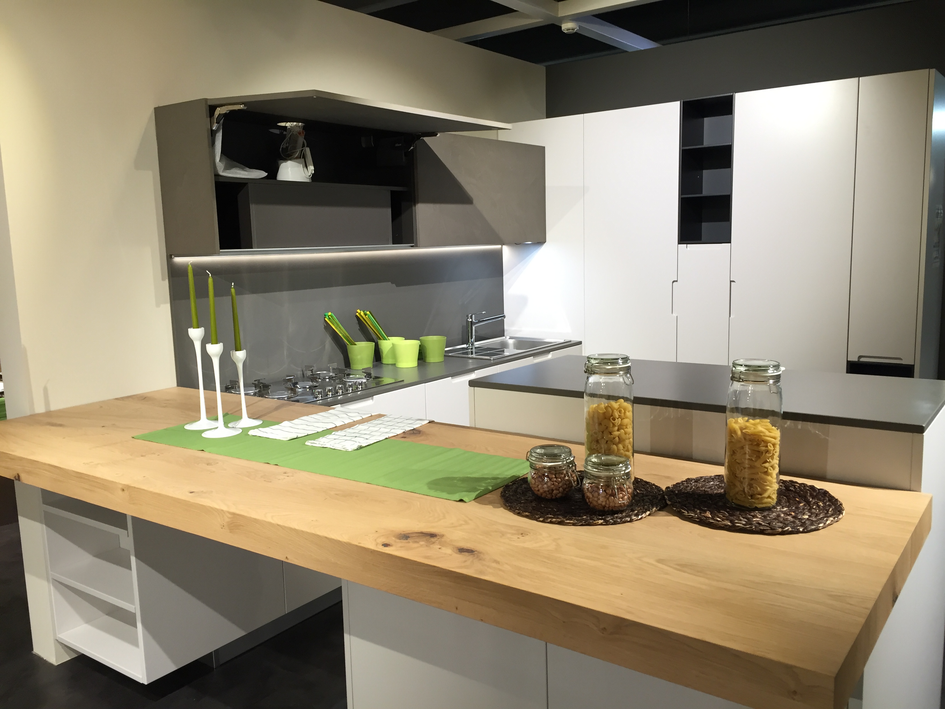 Cucine la fiume mobili Cucine in legno chiaro